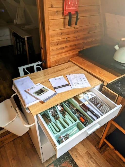 Robin Nest - Cosy Shepherd'S Hut Hideaway Callington Eksteriør billede